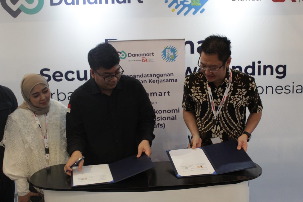 Penandatanganan kerja sama Gekrafs dan Danamart dalam pelaksanaan pelatihan bisnis dan keuangan untuk meningkatkan pengetahuan bisnis dan keuangan di Indonesia.